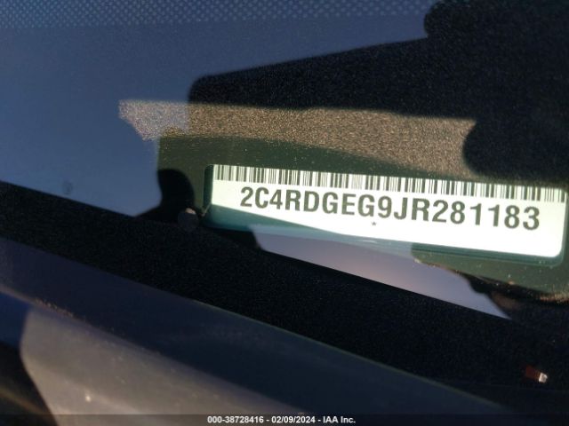 Photo 8 VIN: 2C4RDGEG9JR281183 - DODGE GRAND CARAVAN 