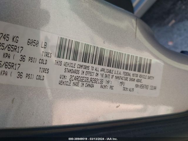 Photo 8 VIN: 2C4RDGEG9JR282138 - DODGE GRAND CARAVAN 