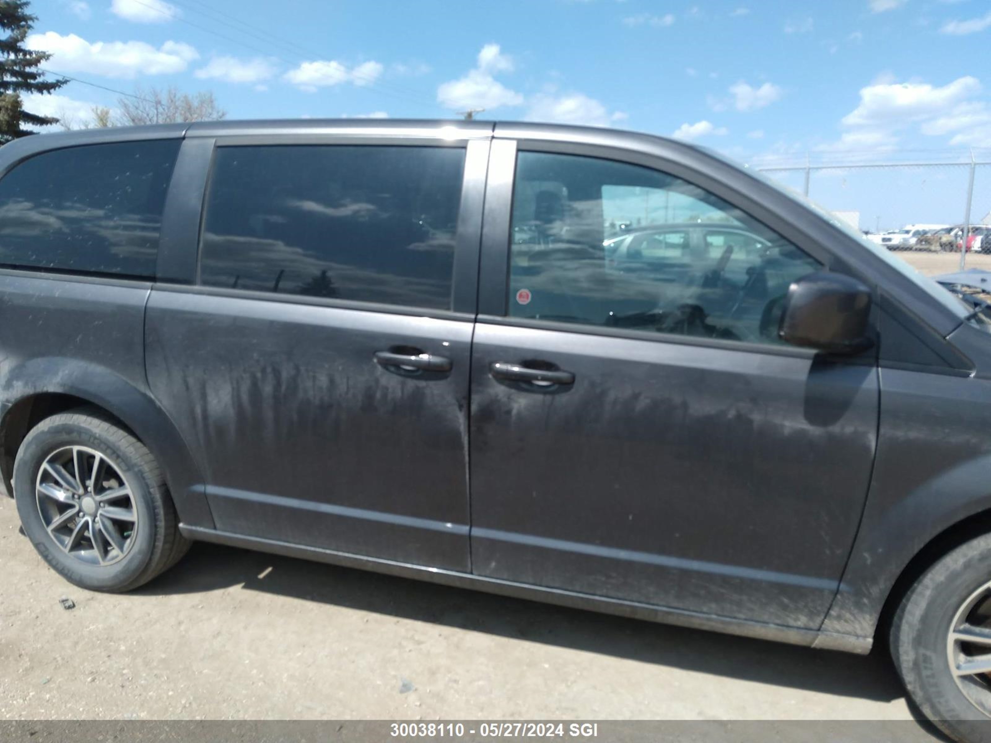 Photo 13 VIN: 2C4RDGEG9JR313601 - DODGE CARAVAN 