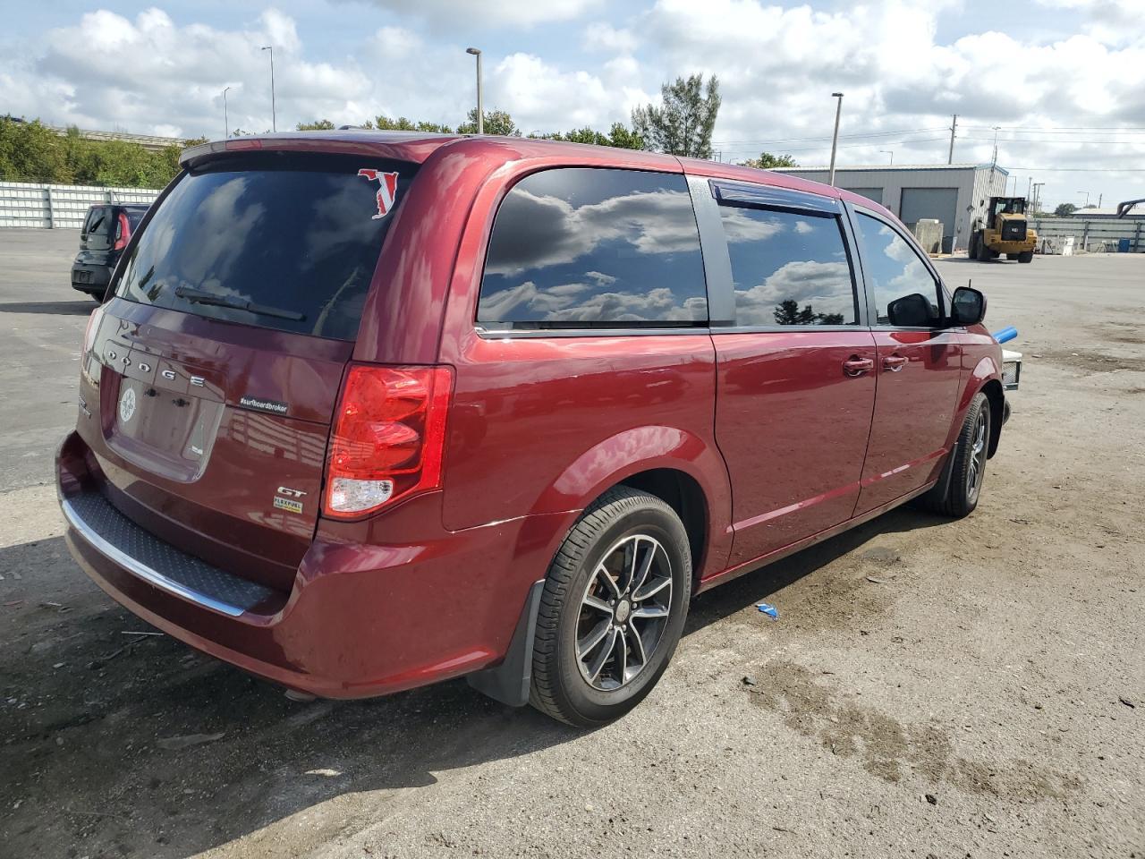 Photo 3 VIN: 2C4RDGEG9KR658998 - DODGE CARAVAN 