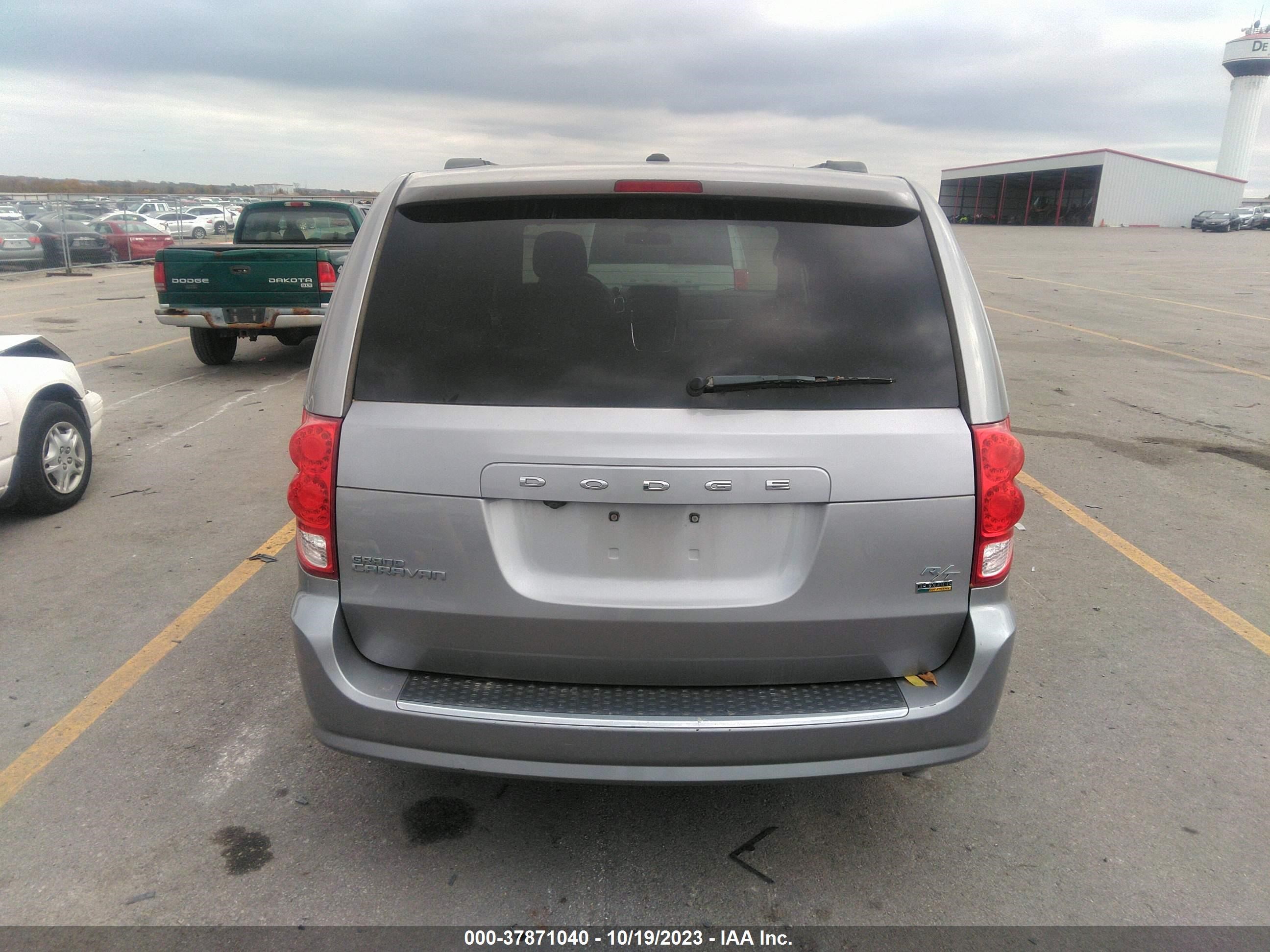 Photo 15 VIN: 2C4RDGEGXGR323904 - DODGE CARAVAN 