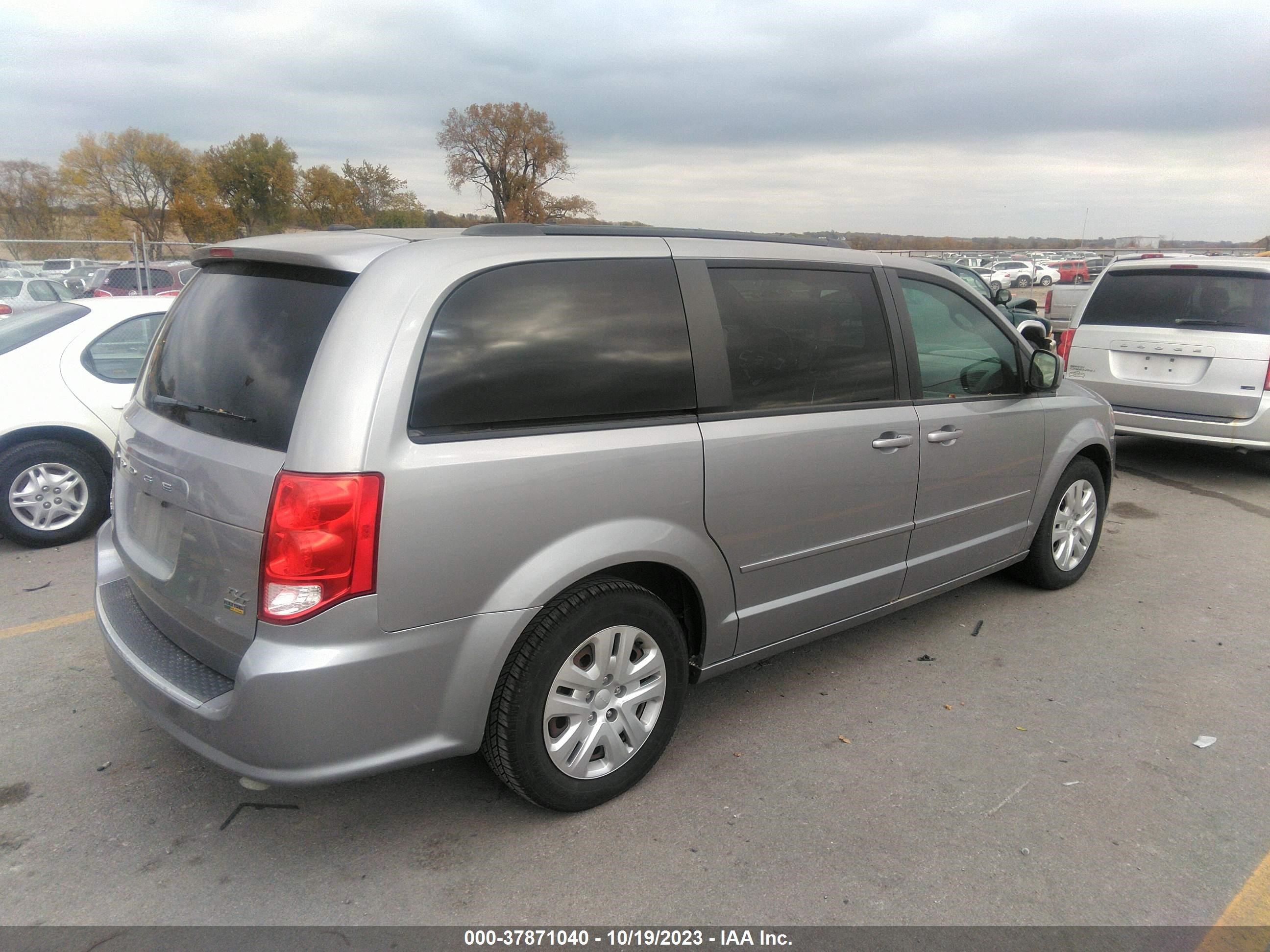 Photo 3 VIN: 2C4RDGEGXGR323904 - DODGE CARAVAN 