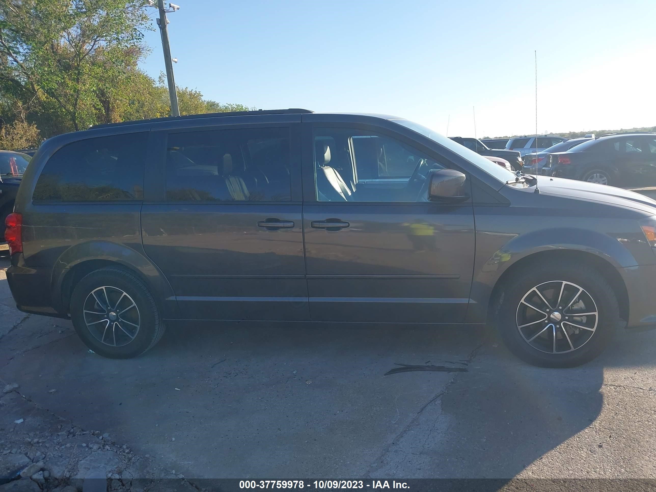 Photo 12 VIN: 2C4RDGEGXHR711491 - DODGE CARAVAN 