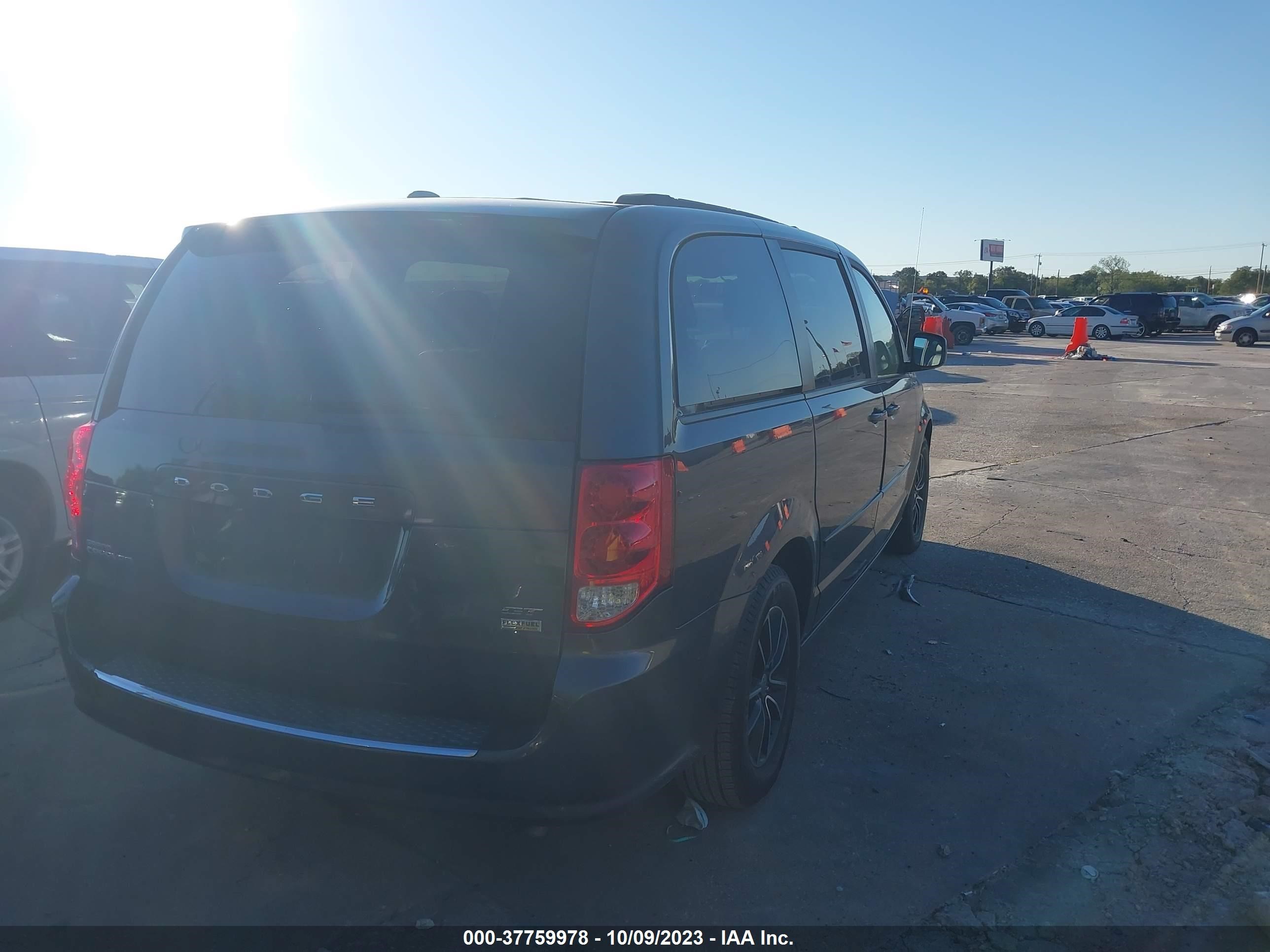 Photo 3 VIN: 2C4RDGEGXHR711491 - DODGE CARAVAN 