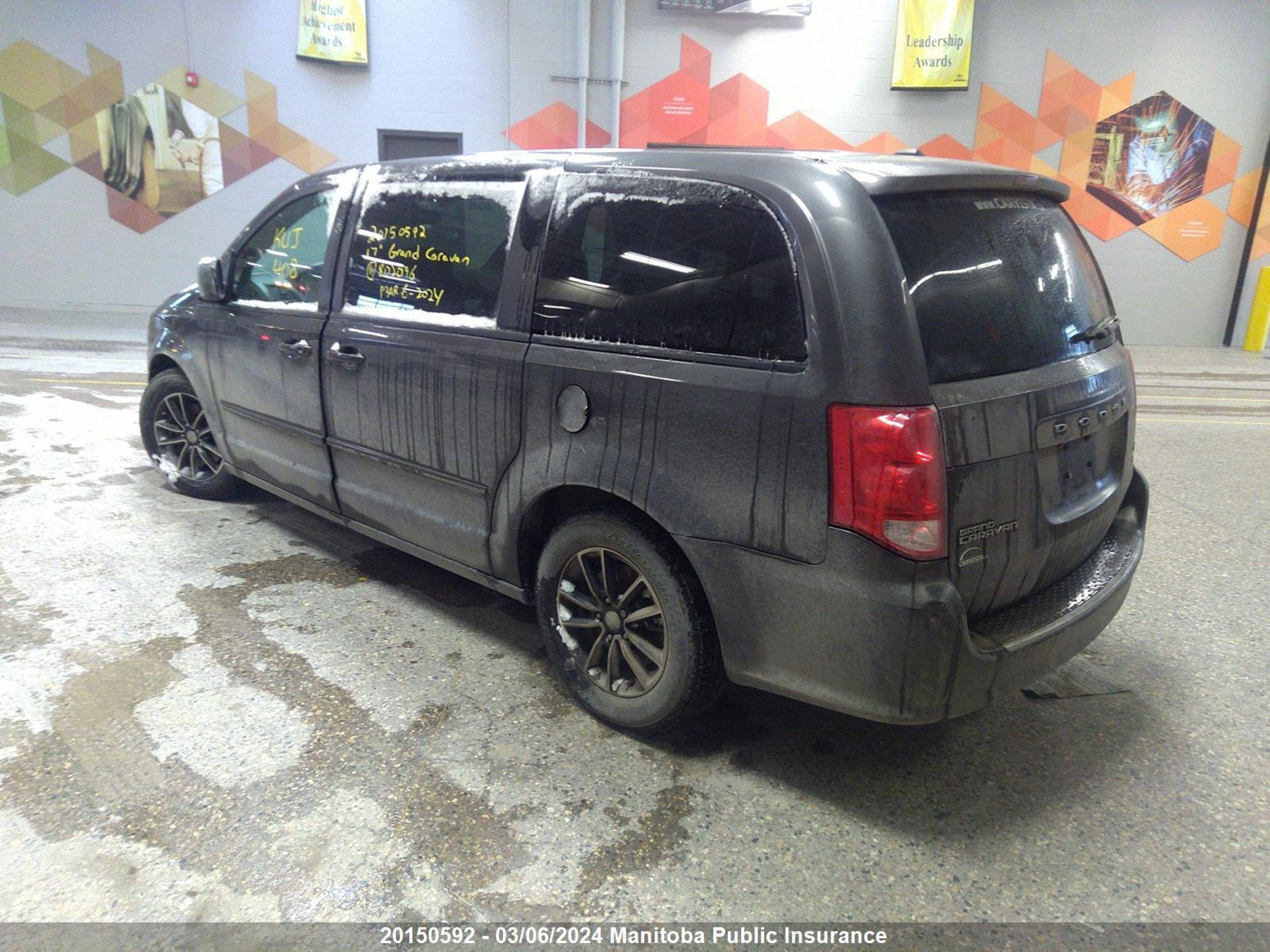 Photo 2 VIN: 2C4RDGEGXHR802096 - DODGE CARAVAN 