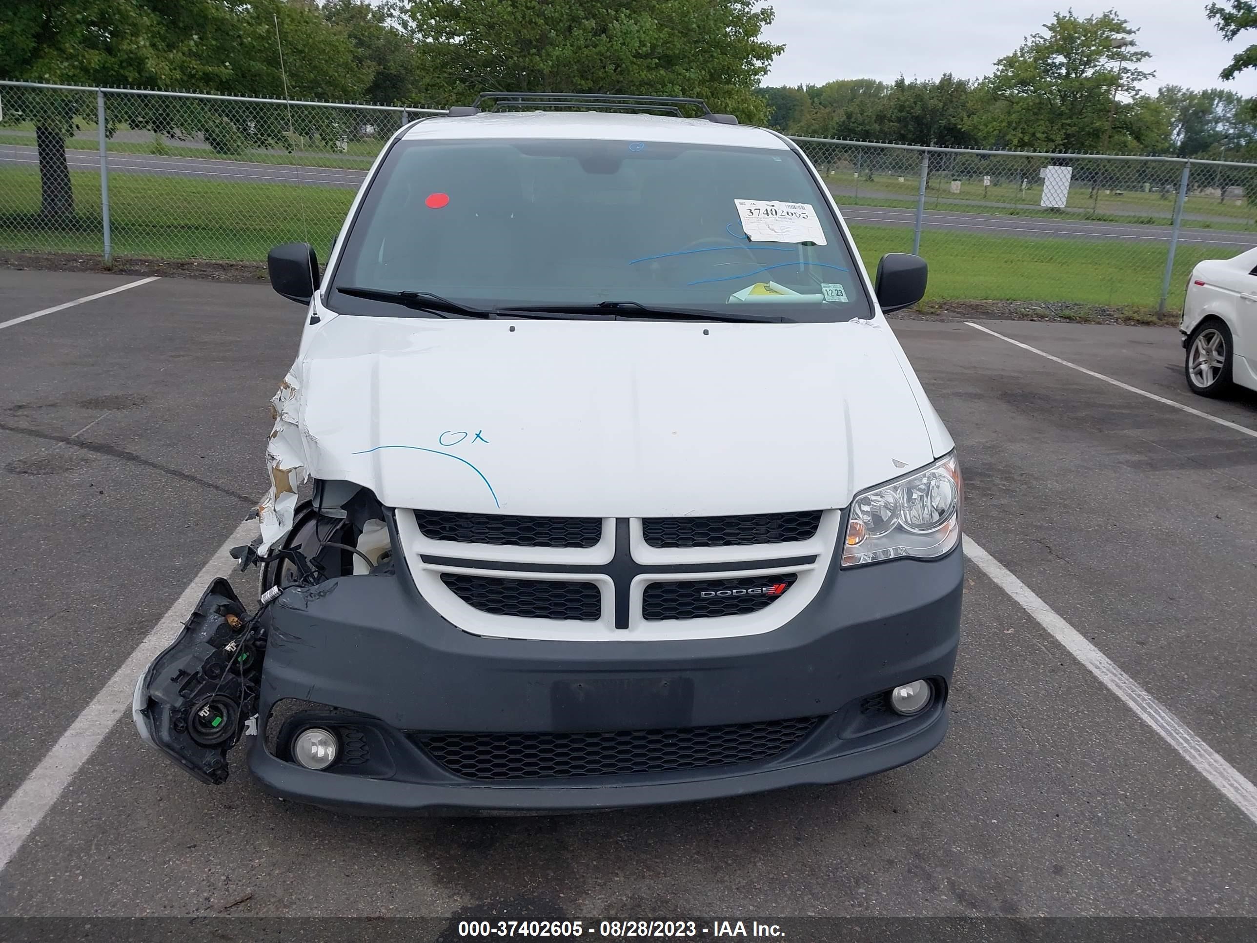 Photo 11 VIN: 2C4RDGEGXJR324963 - DODGE CARAVAN 