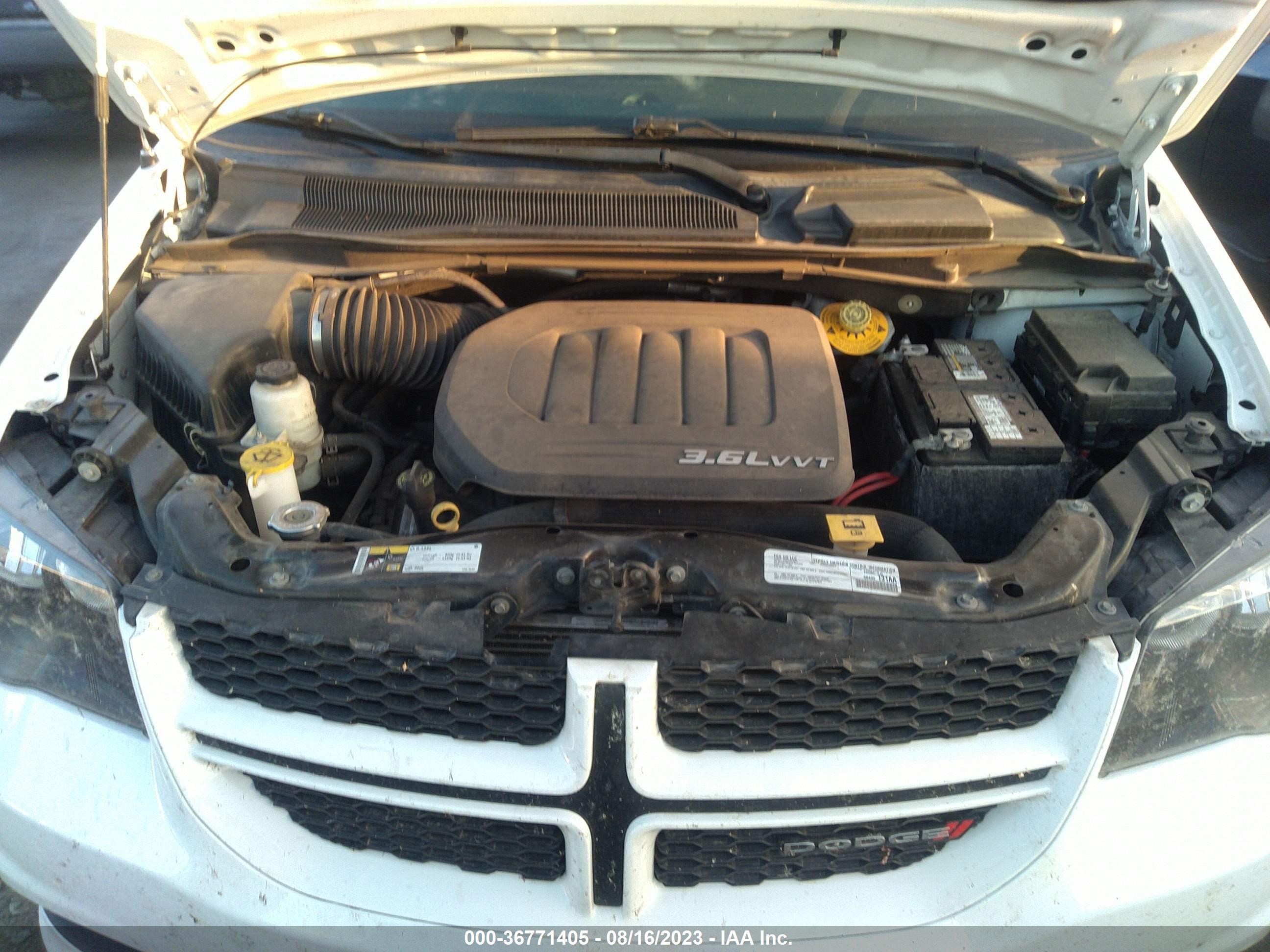 Photo 9 VIN: 2C4RDGEGXJR344713 - DODGE CARAVAN 