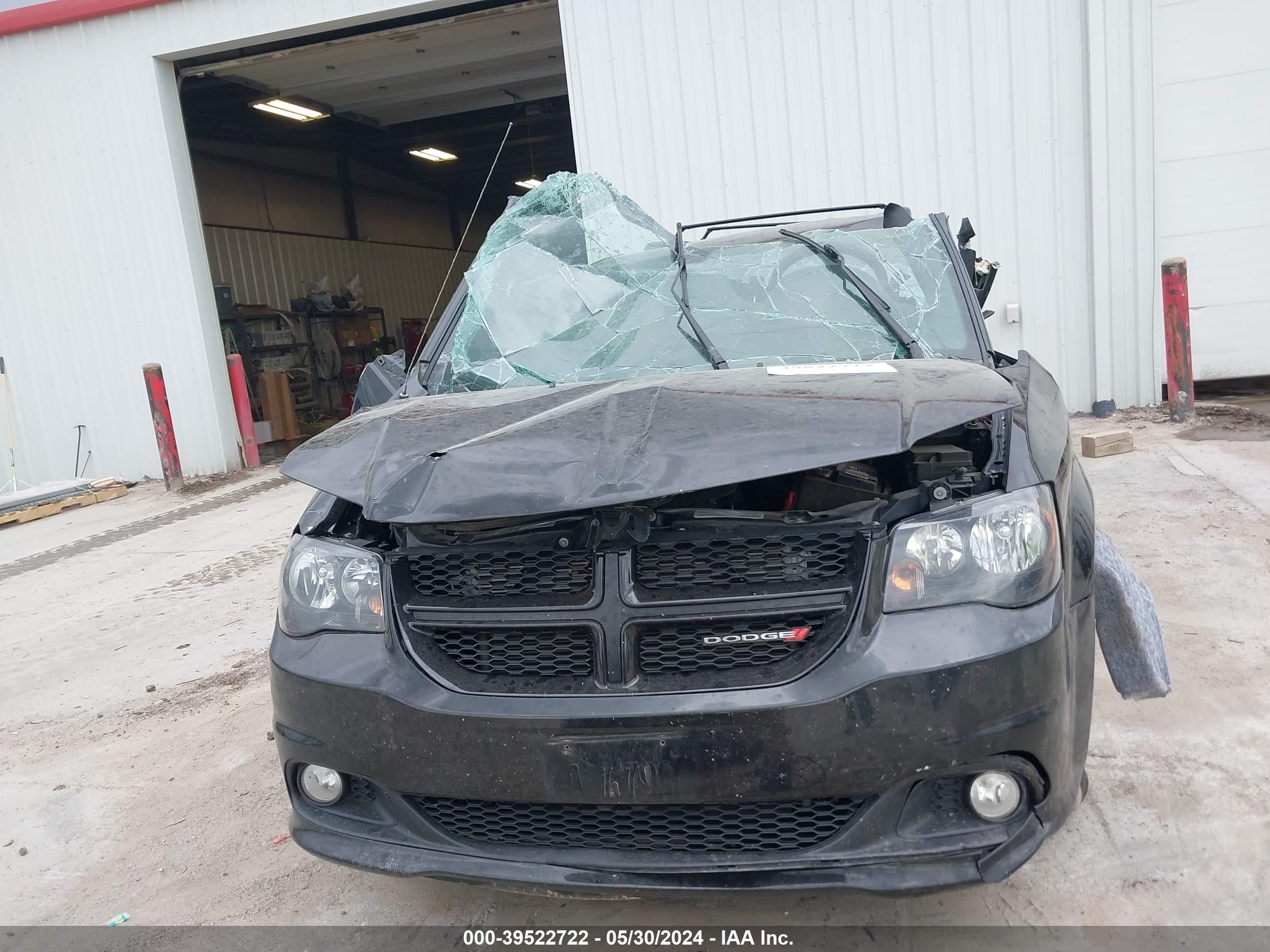 Photo 10 VIN: 2C4RDGEGXKR718609 - DODGE CARAVAN 