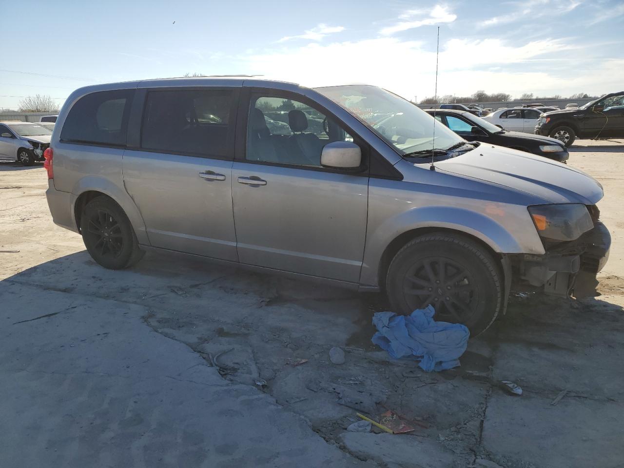 Photo 3 VIN: 2C4RDGEGXKR769723 - DODGE CARAVAN 