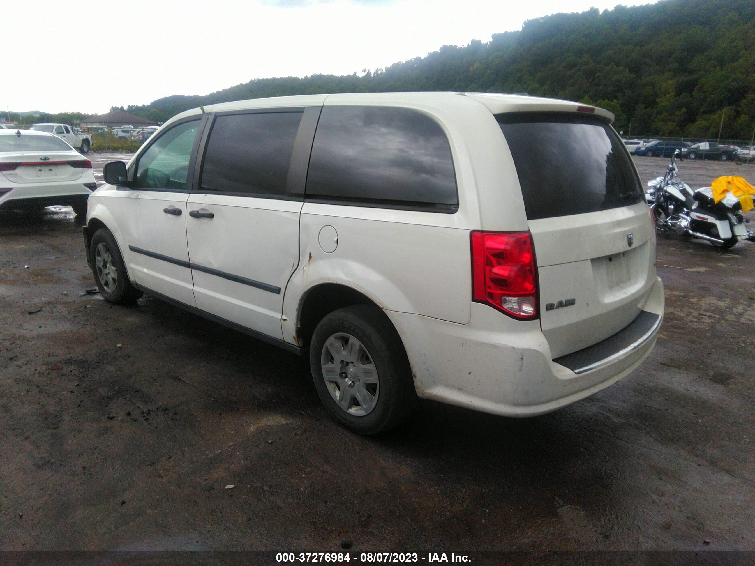 Photo 2 VIN: 2C4RRGAG4DR694365 - RAM CARGO VAN TRADESMAN 