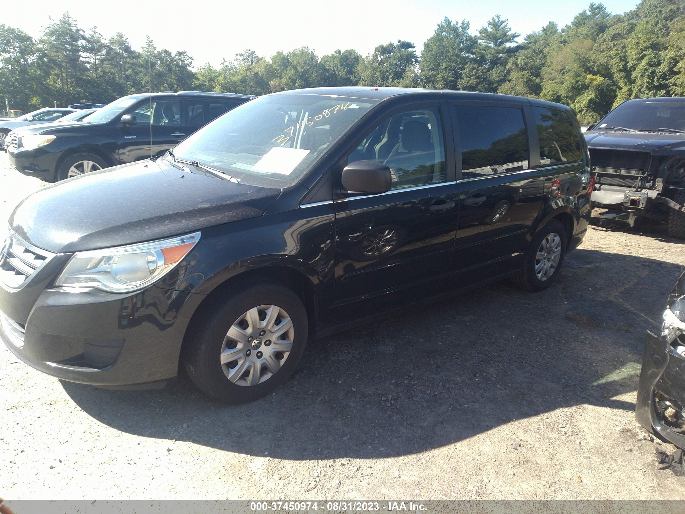 Photo 1 VIN: 2C4RVAAG0DR725412 - VOLKSWAGEN ROUTAN 