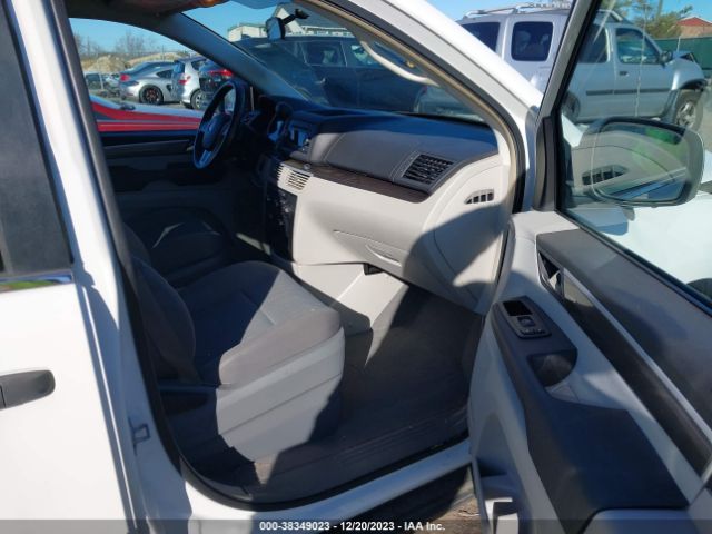 Photo 4 VIN: 2C4RVAAG4CR240270 - VOLKSWAGEN ROUTAN 