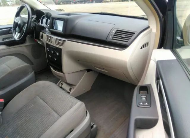 Photo 4 VIN: 2C4RVAAG5CR321536 - VOLKSWAGEN ROUTAN 