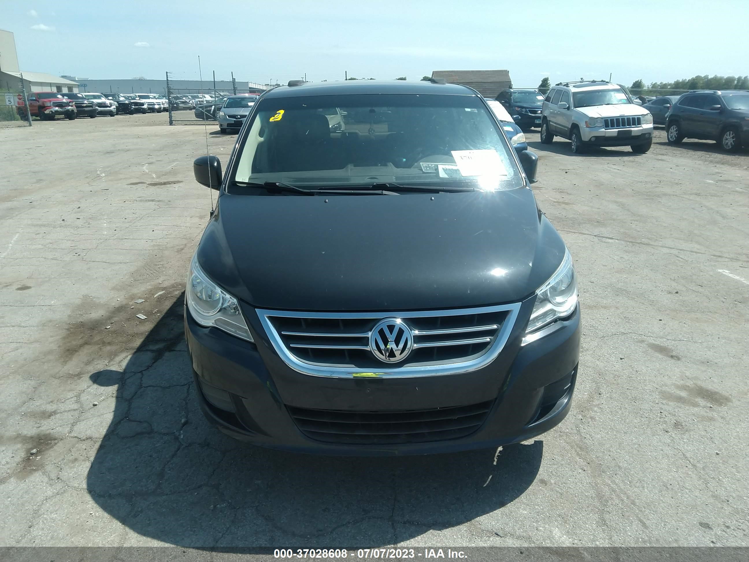 Photo 11 VIN: 2C4RVABG0CR276388 - VOLKSWAGEN ROUTAN 