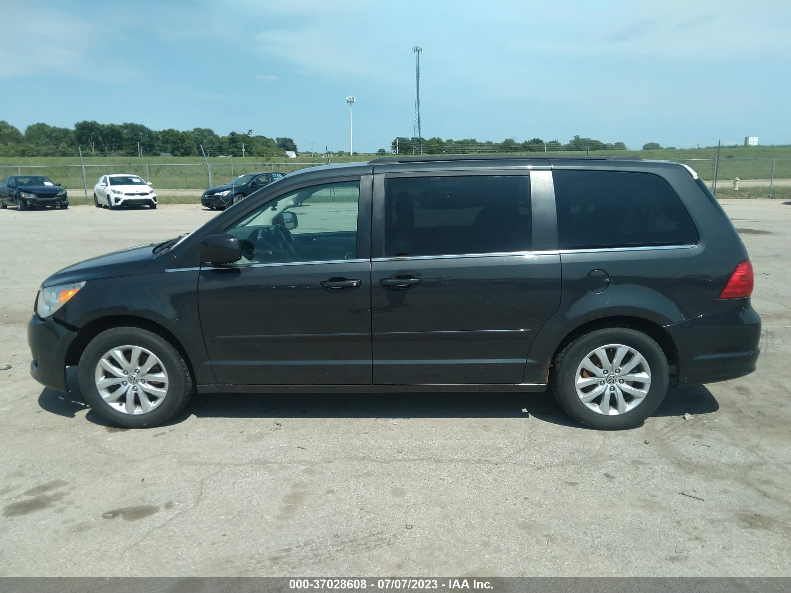 Photo 13 VIN: 2C4RVABG0CR276388 - VOLKSWAGEN ROUTAN 