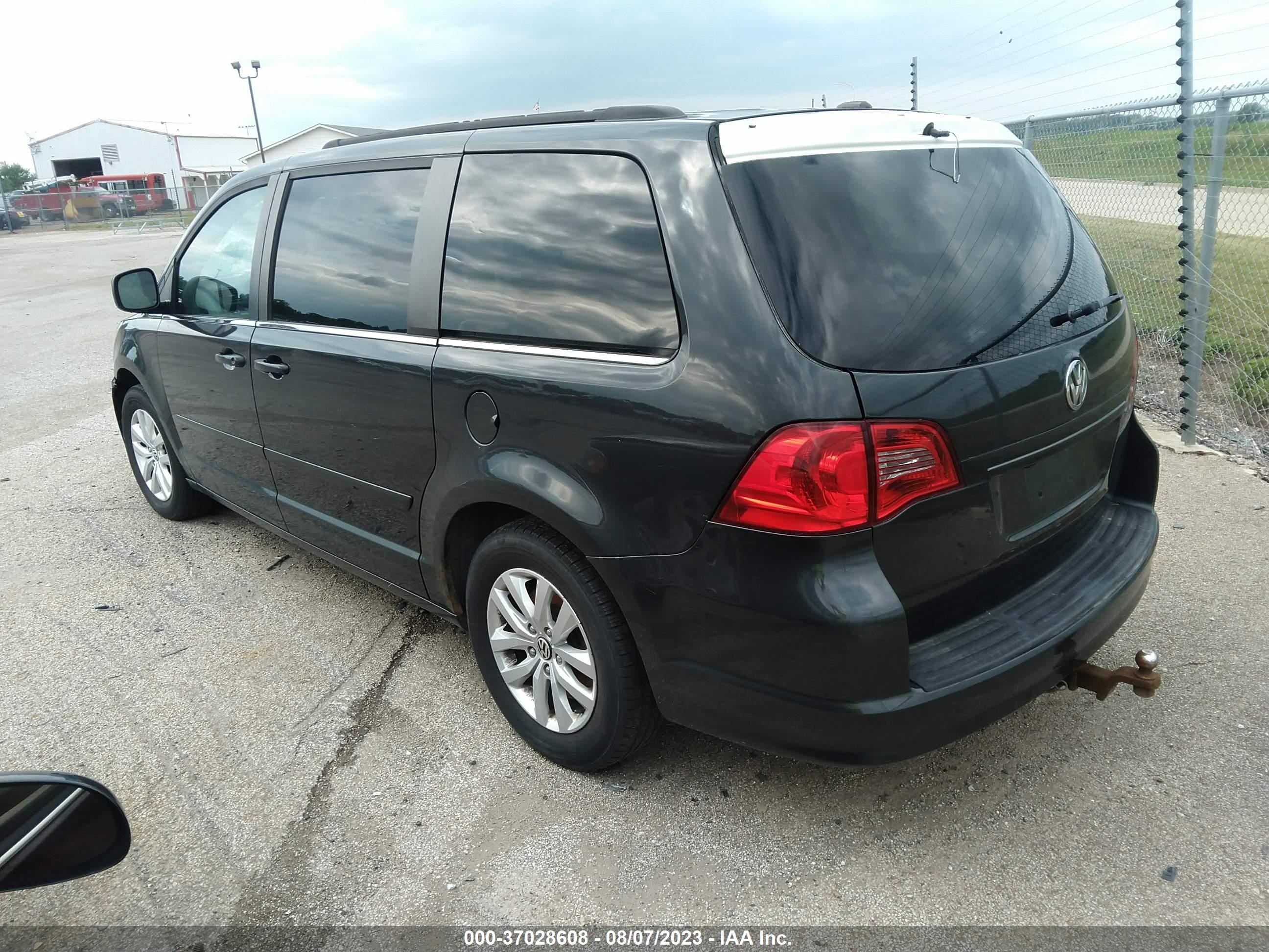 Photo 2 VIN: 2C4RVABG0CR276388 - VOLKSWAGEN ROUTAN 