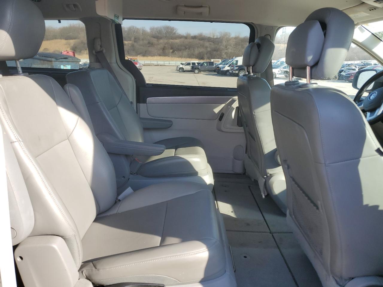 Photo 10 VIN: 2C4RVABG3DR725533 - VOLKSWAGEN ROUTAN 