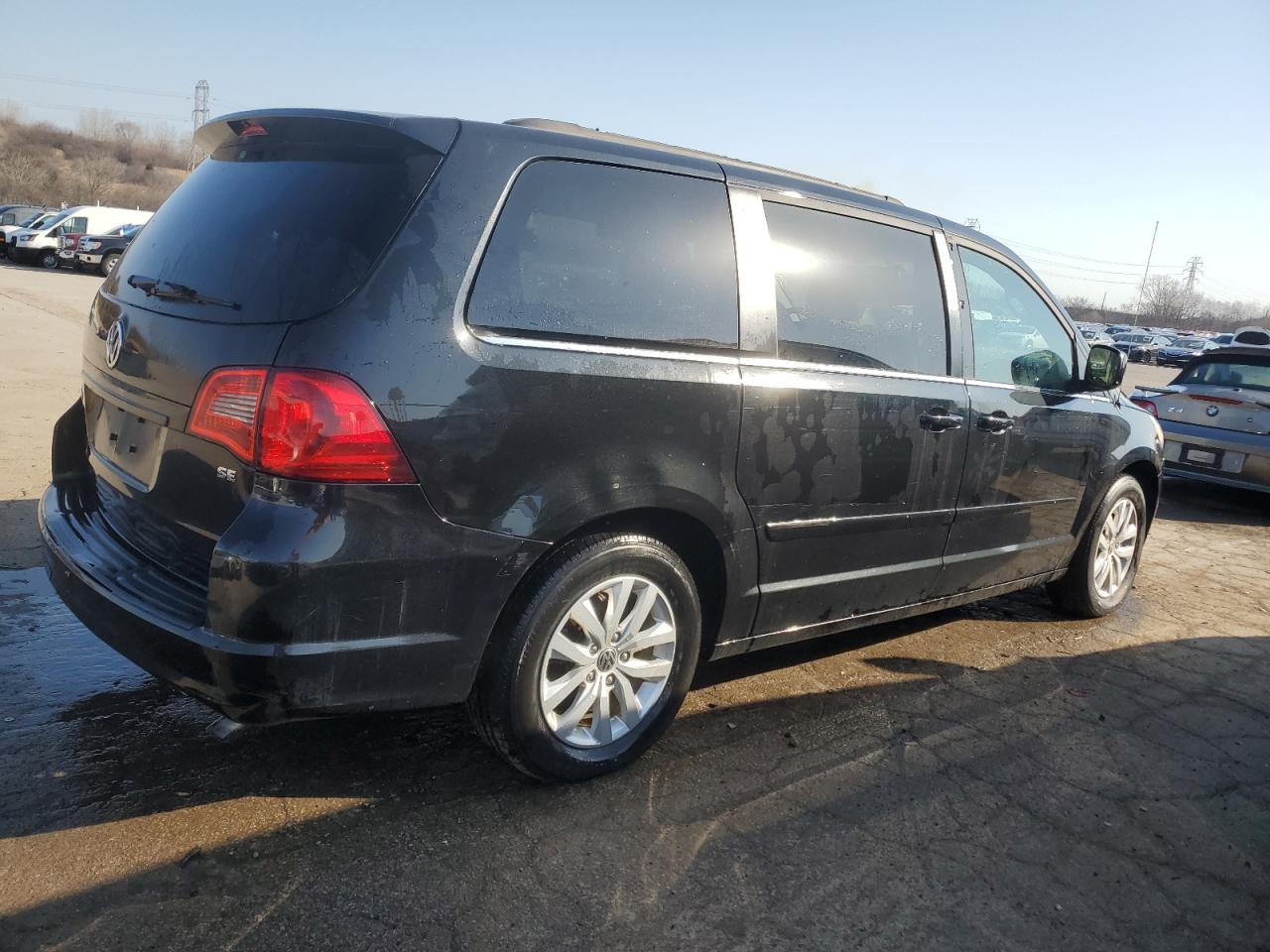 Photo 2 VIN: 2C4RVABG3DR725533 - VOLKSWAGEN ROUTAN 