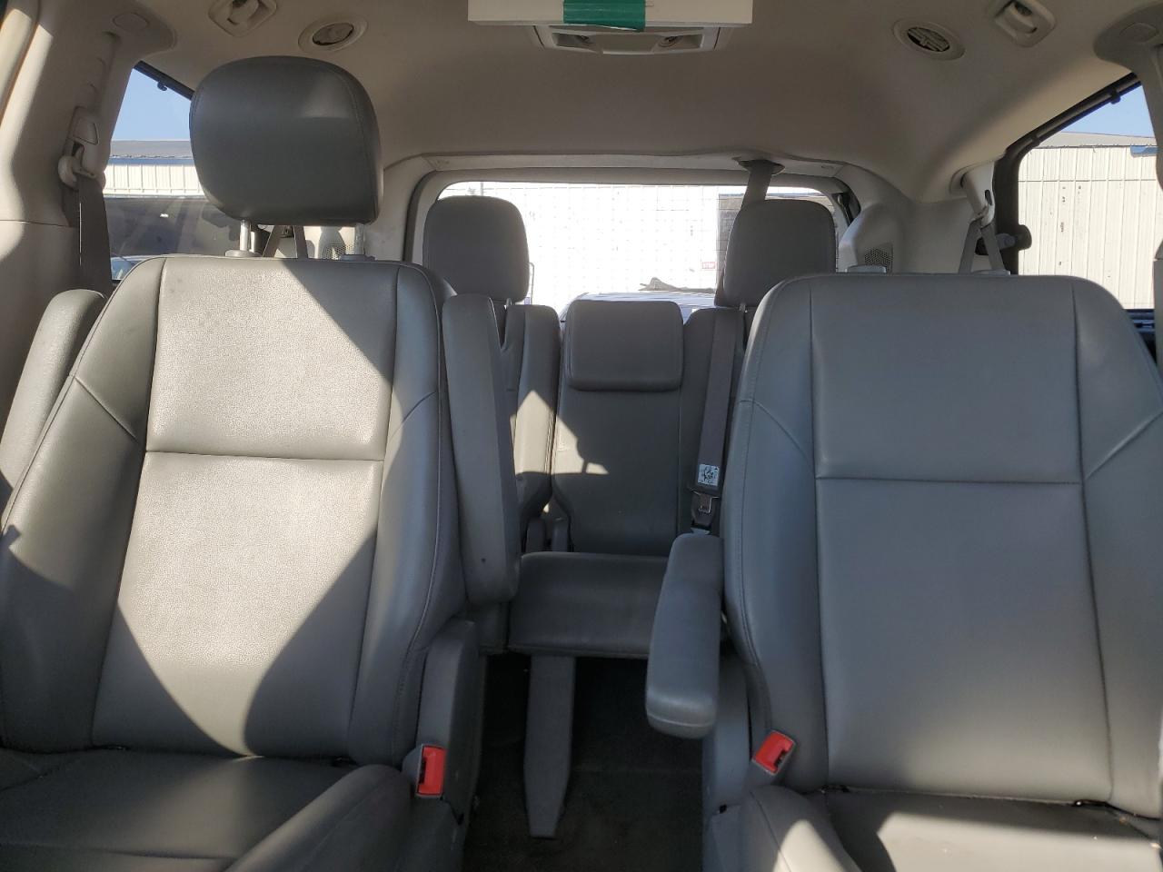 Photo 9 VIN: 2C4RVABG3DR725533 - VOLKSWAGEN ROUTAN 