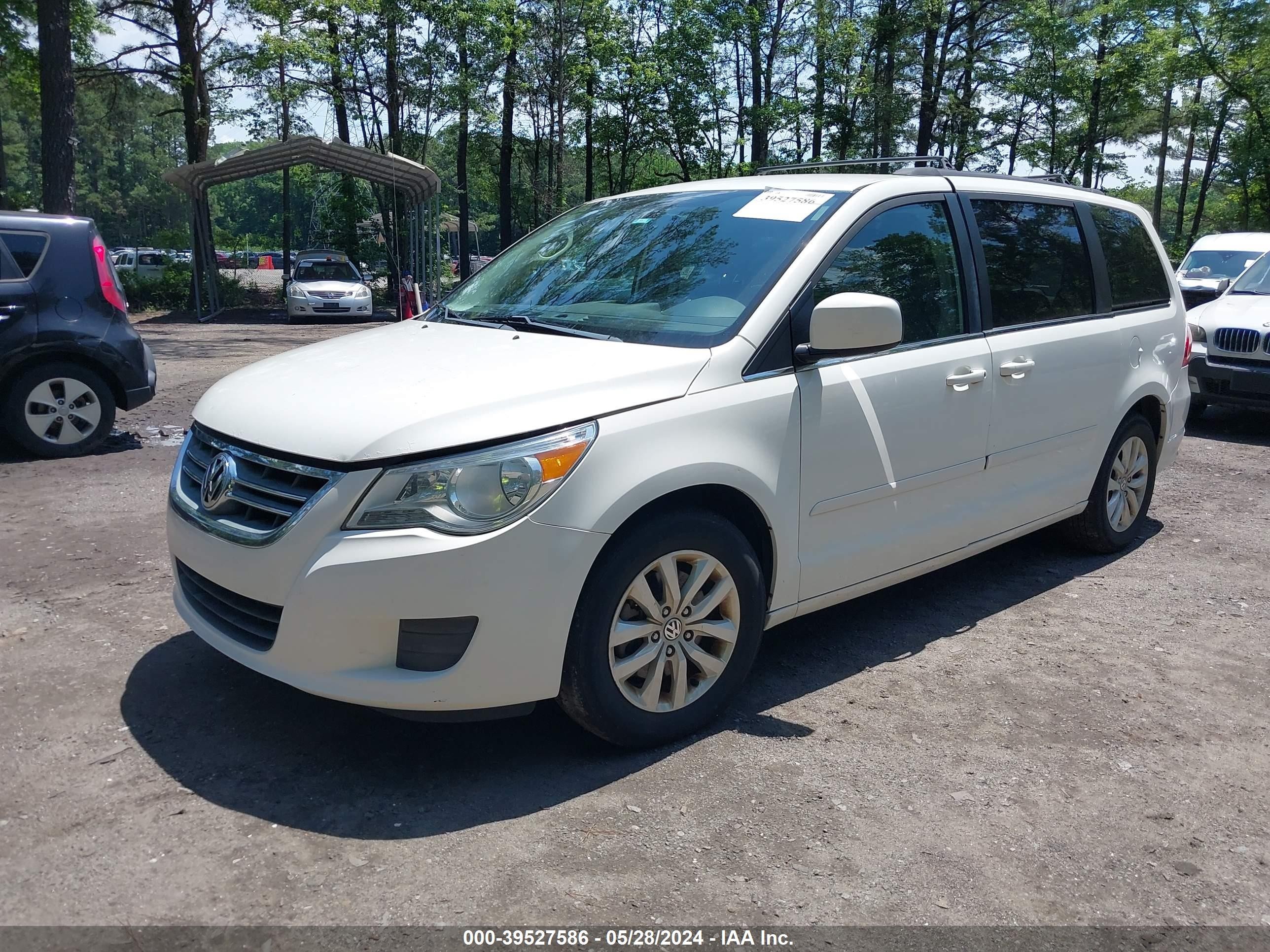 Photo 1 VIN: 2C4RVABG5CR276841 - VOLKSWAGEN ROUTAN 