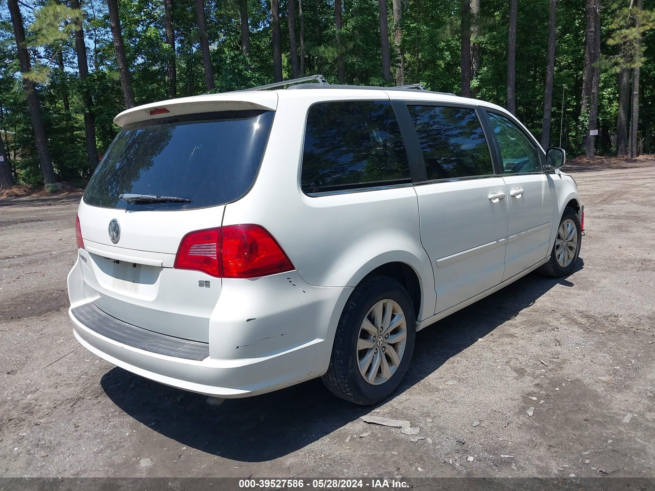 Photo 3 VIN: 2C4RVABG5CR276841 - VOLKSWAGEN ROUTAN 