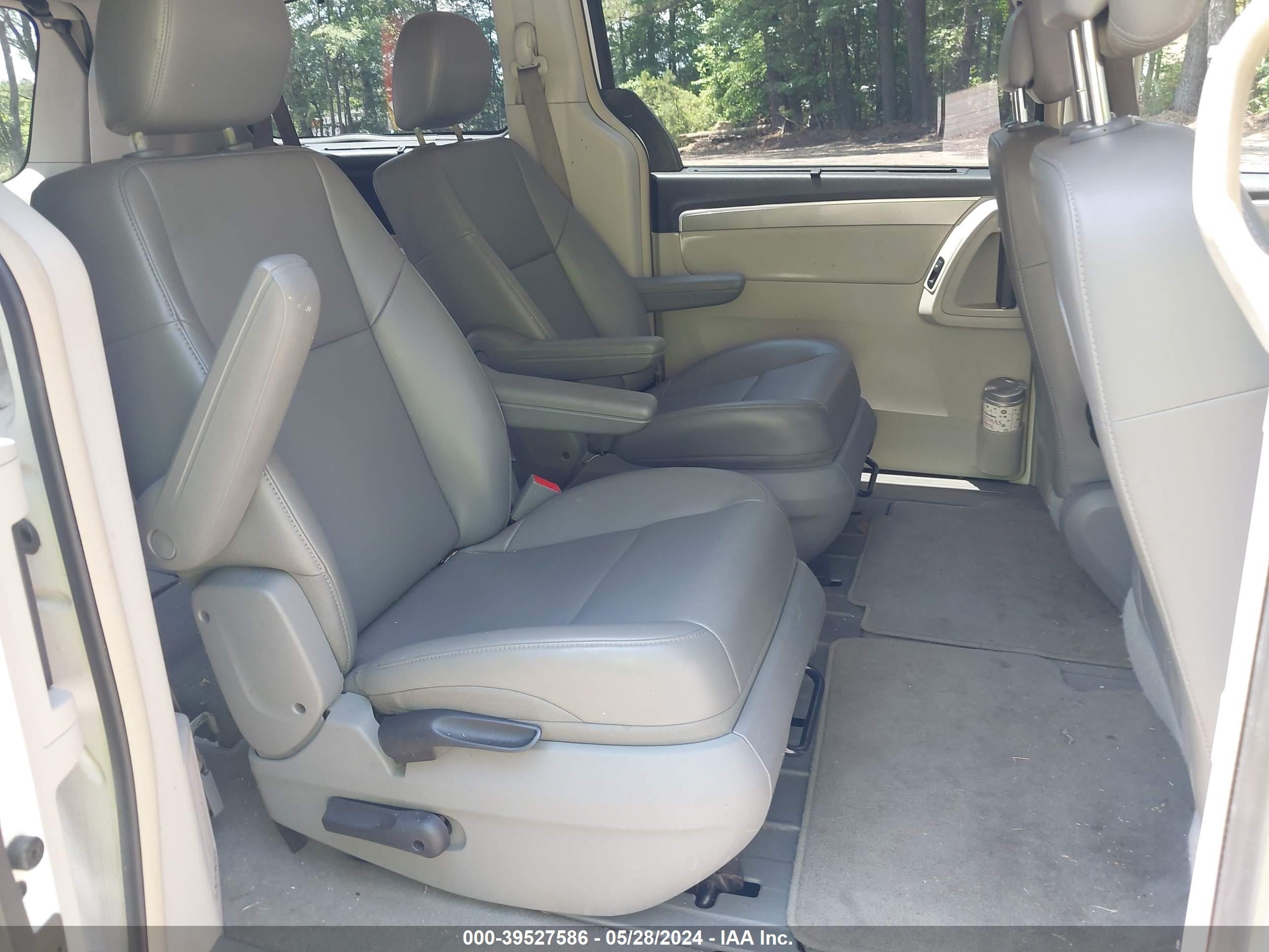 Photo 7 VIN: 2C4RVABG5CR276841 - VOLKSWAGEN ROUTAN 