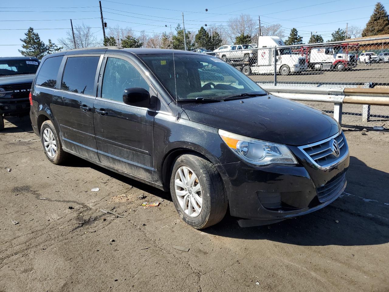 Photo 3 VIN: 2C4RVABG6CR393618 - VOLKSWAGEN ROUTAN 