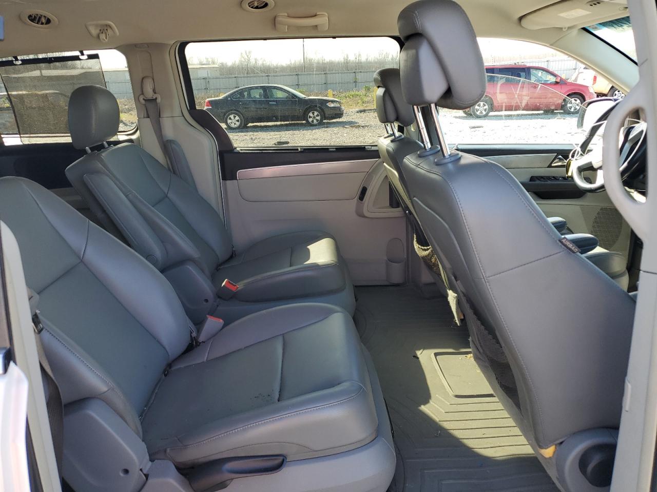 Photo 10 VIN: 2C4RVABG8ER134888 - VOLKSWAGEN ROUTAN 