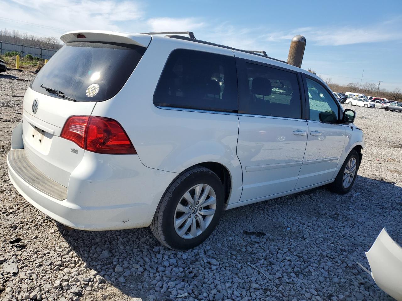 Photo 2 VIN: 2C4RVABG8ER134888 - VOLKSWAGEN ROUTAN 