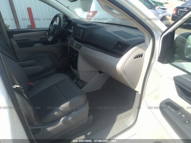 Photo 4 VIN: 2C4RVABG9CR390633 - VOLKSWAGEN ROUTAN 