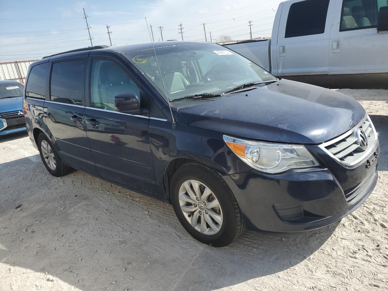 Photo 3 VIN: 2C4RVABG9ER134544 - VOLKSWAGEN ROUTAN 