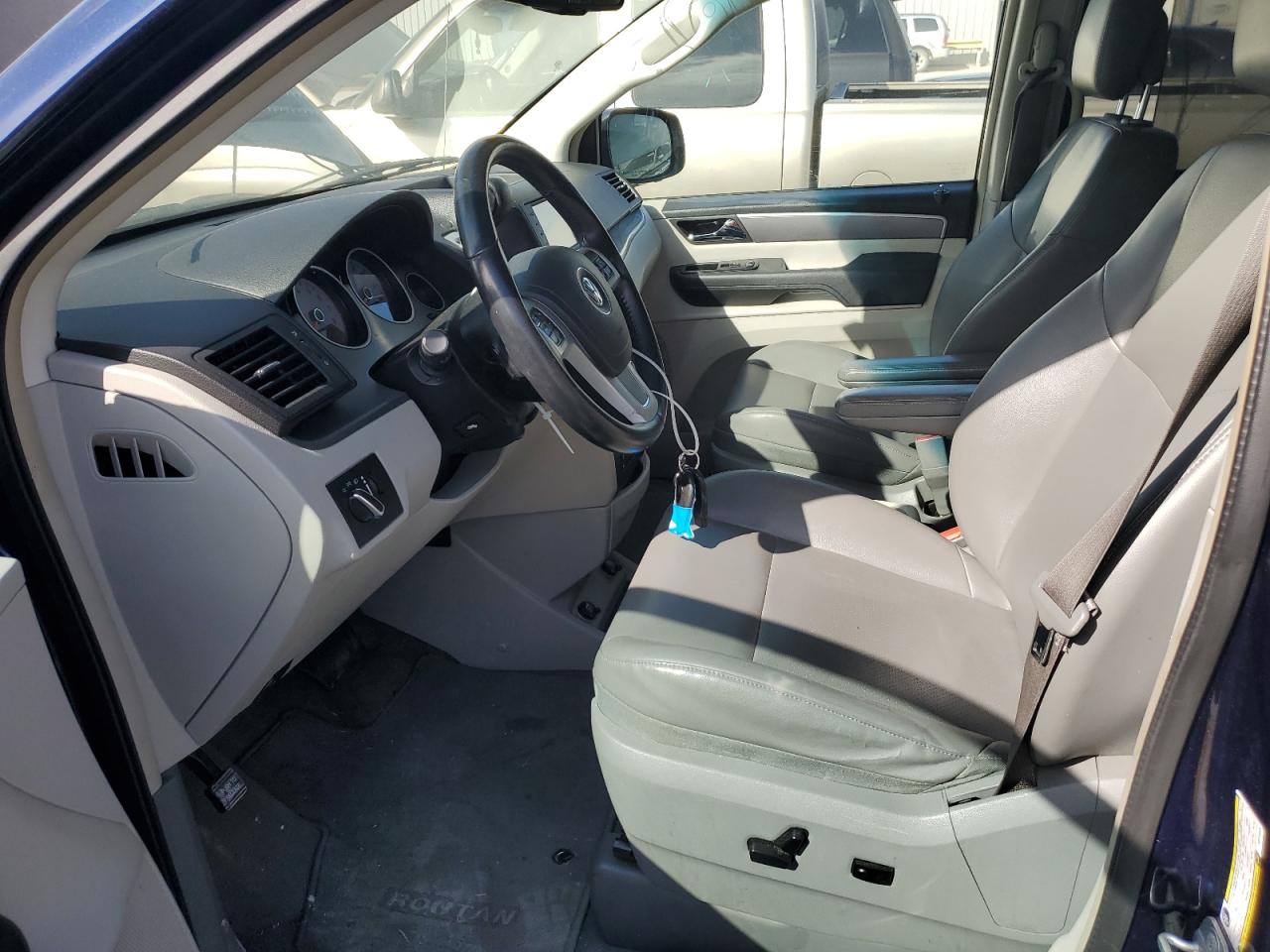 Photo 6 VIN: 2C4RVABG9ER134544 - VOLKSWAGEN ROUTAN 