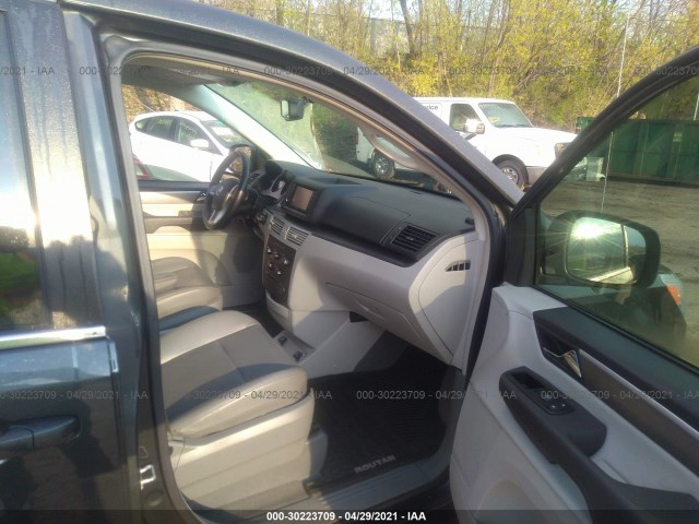 Photo 4 VIN: 2C4RVABGXCR293442 - VOLKSWAGEN ROUTAN 