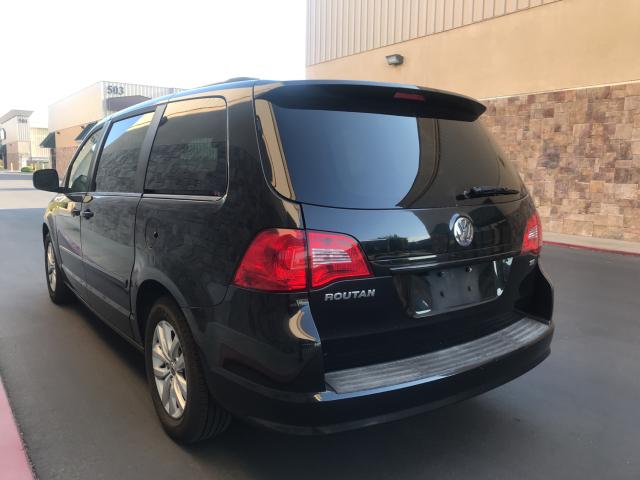 Photo 2 VIN: 2C4RVABGXCR390737 - VOLKSWAGEN ROUTAN SE 