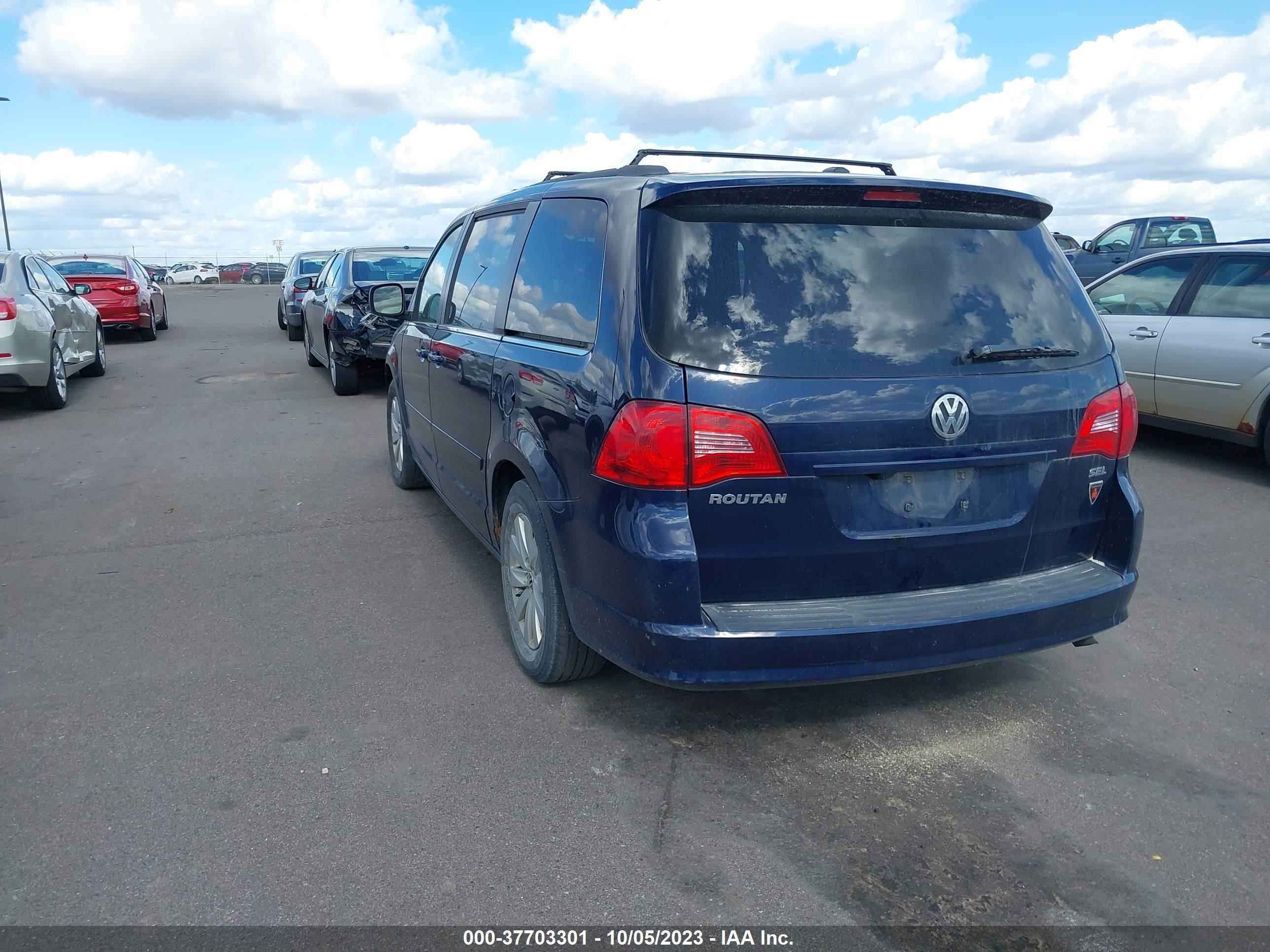 Photo 2 VIN: 2C4RVACG2CR355737 - VOLKSWAGEN ROUTAN 