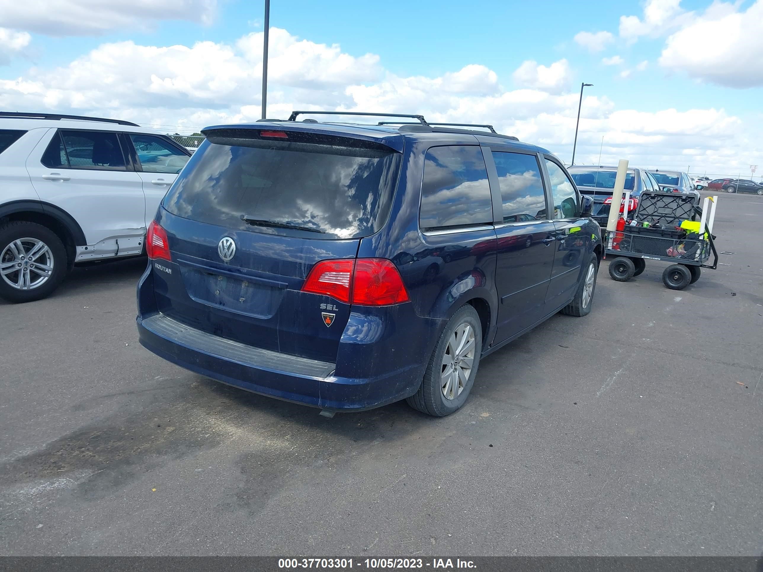 Photo 3 VIN: 2C4RVACG2CR355737 - VOLKSWAGEN ROUTAN 