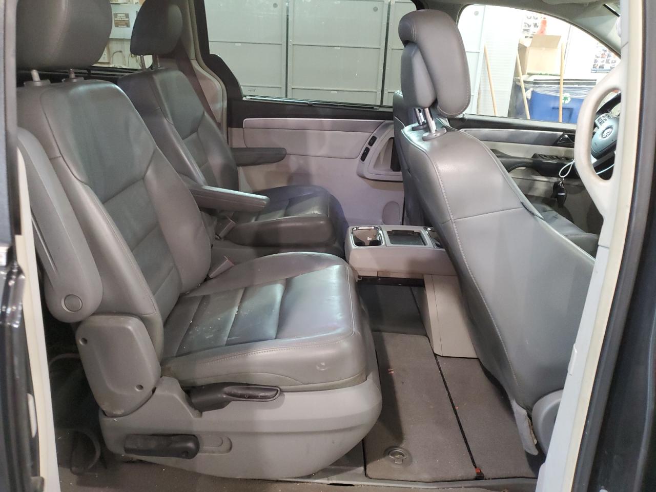 Photo 10 VIN: 2C4RVACG8CR294412 - VOLKSWAGEN ROUTAN 