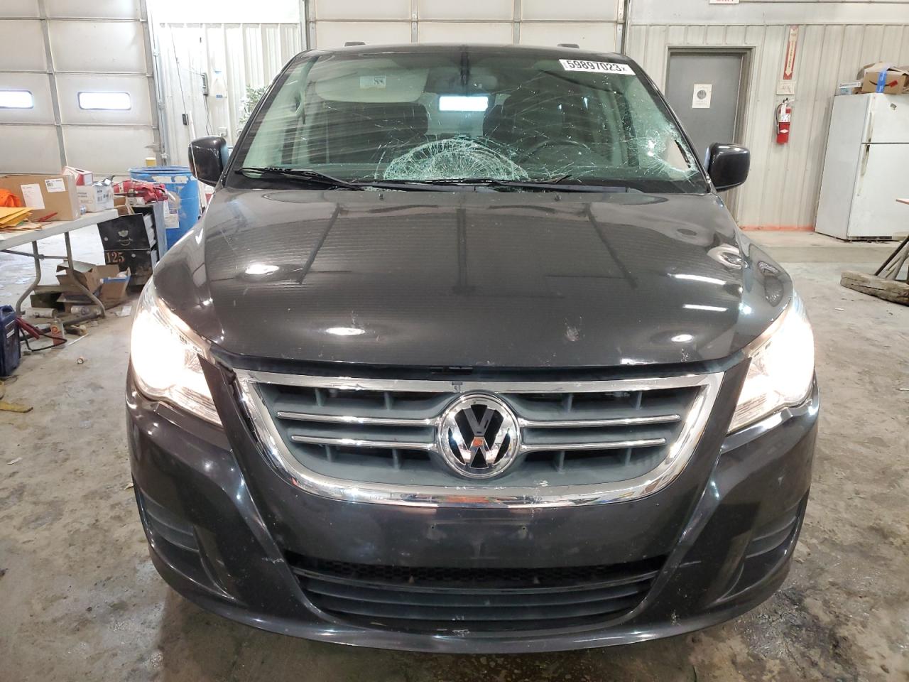 Photo 4 VIN: 2C4RVACG8CR294412 - VOLKSWAGEN ROUTAN 