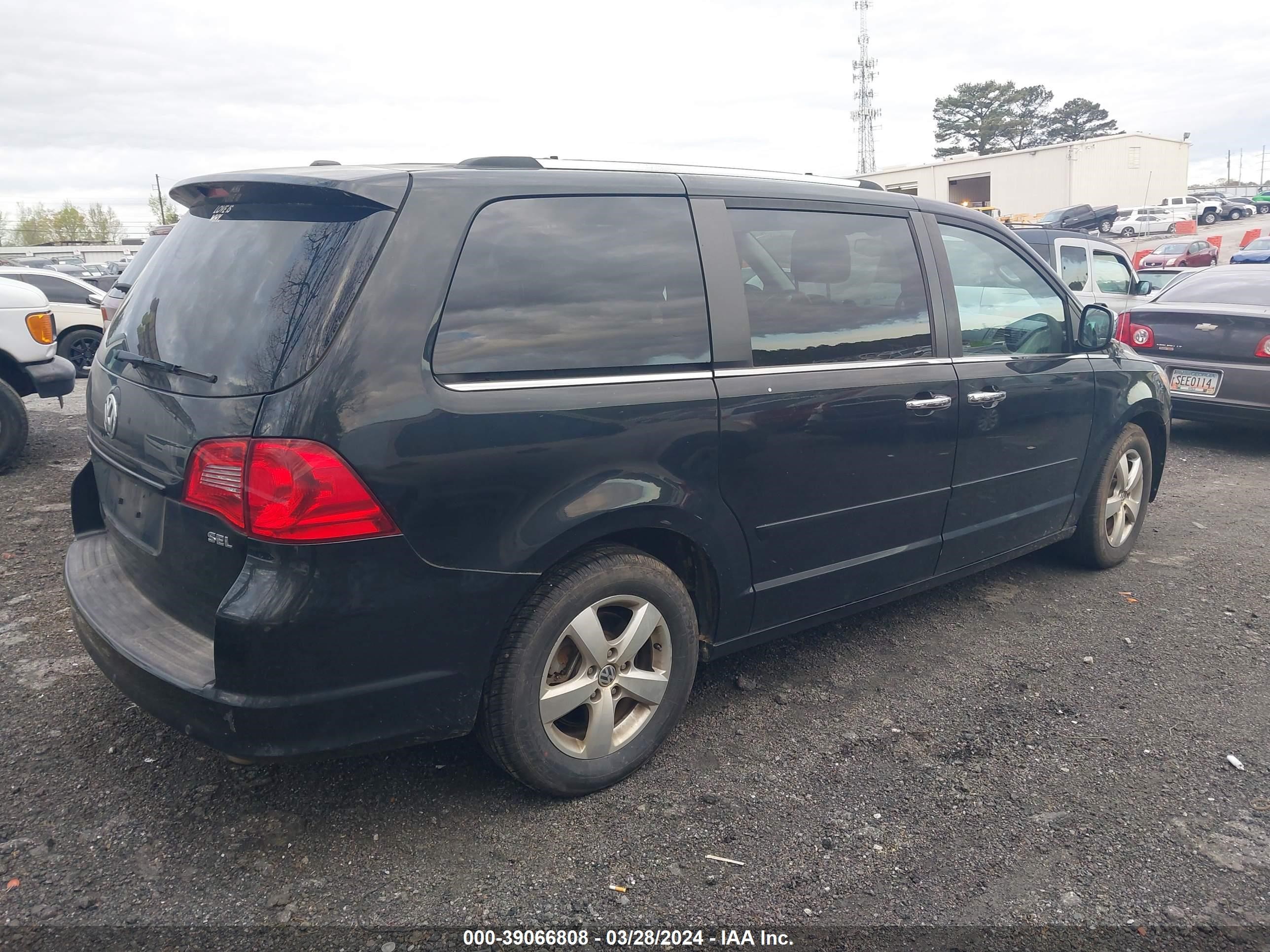 Photo 3 VIN: 2C4RVADG4CR222279 - VOLKSWAGEN ROUTAN 