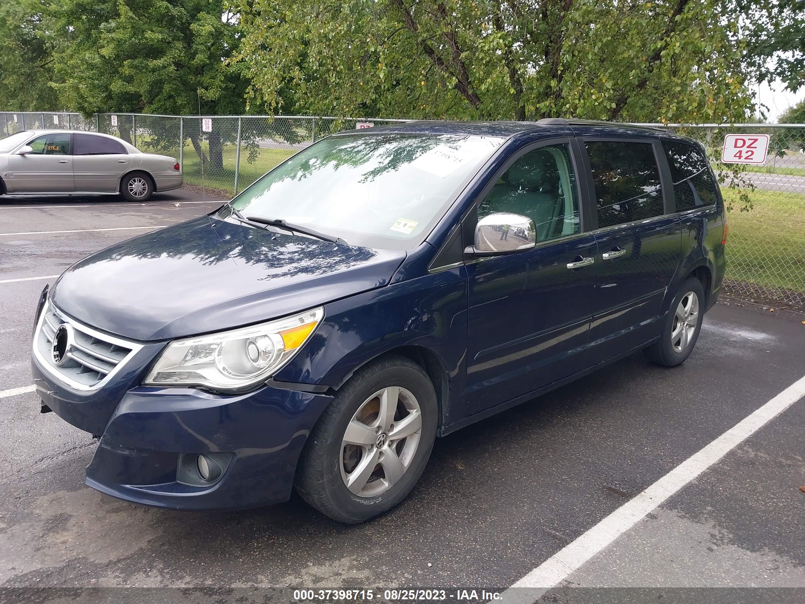 Photo 1 VIN: 2C4RVADG5ER135171 - VOLKSWAGEN ROUTAN 