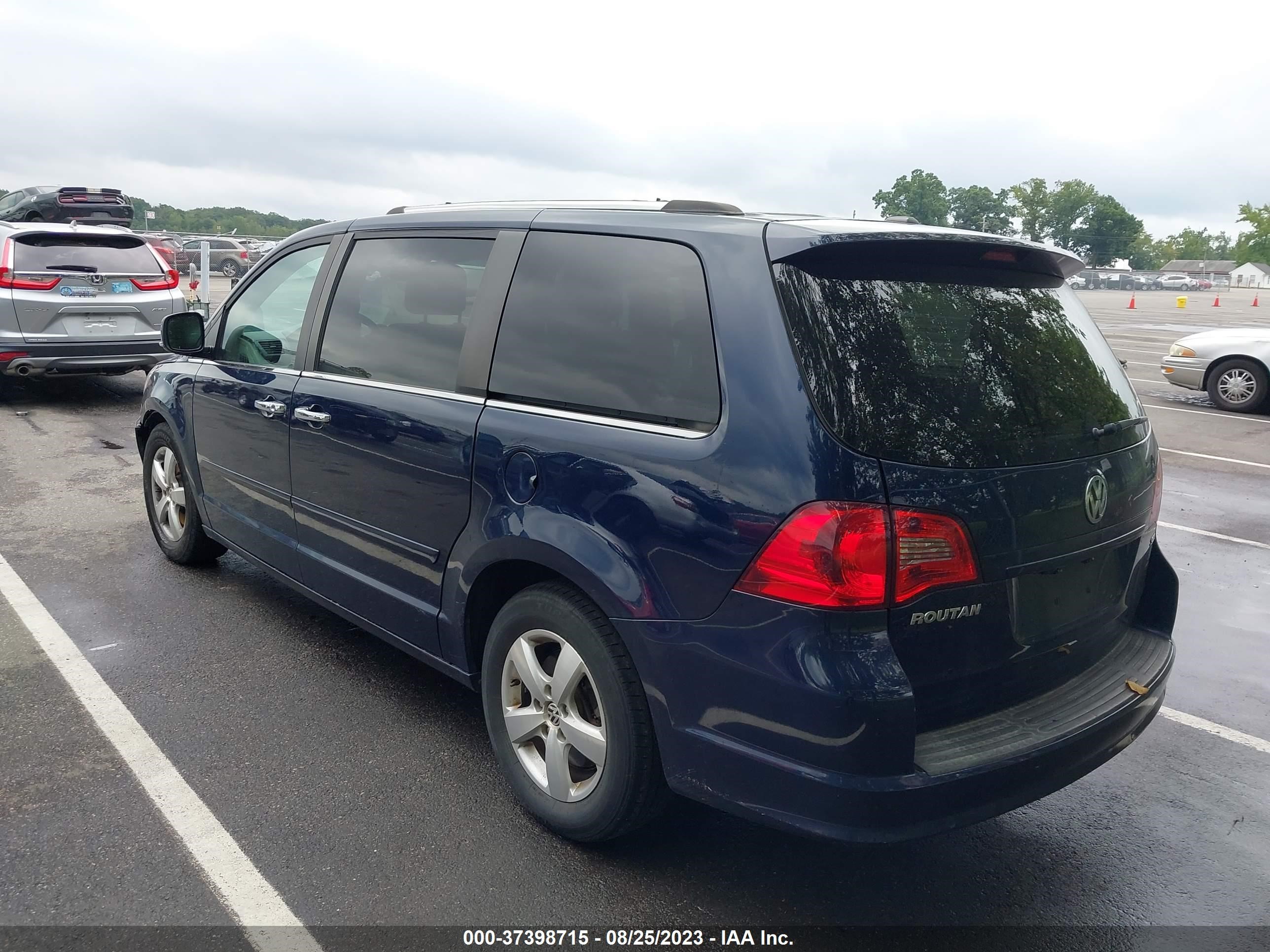 Photo 2 VIN: 2C4RVADG5ER135171 - VOLKSWAGEN ROUTAN 