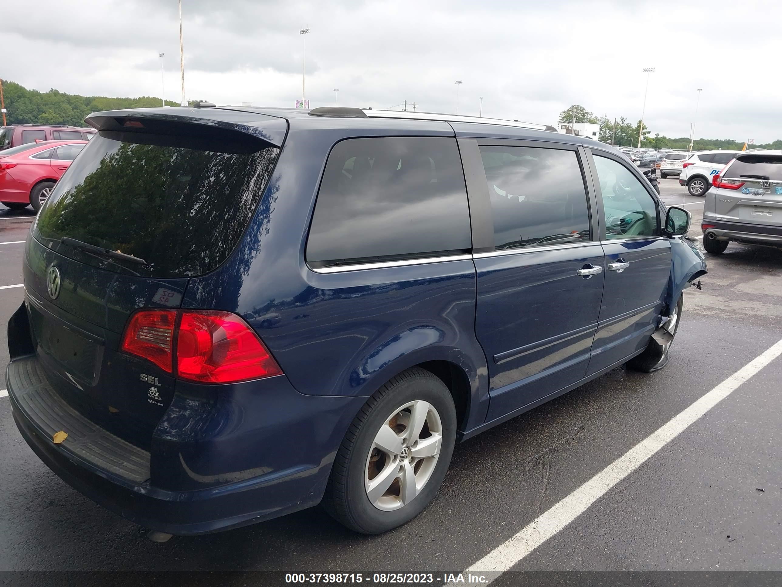 Photo 3 VIN: 2C4RVADG5ER135171 - VOLKSWAGEN ROUTAN 