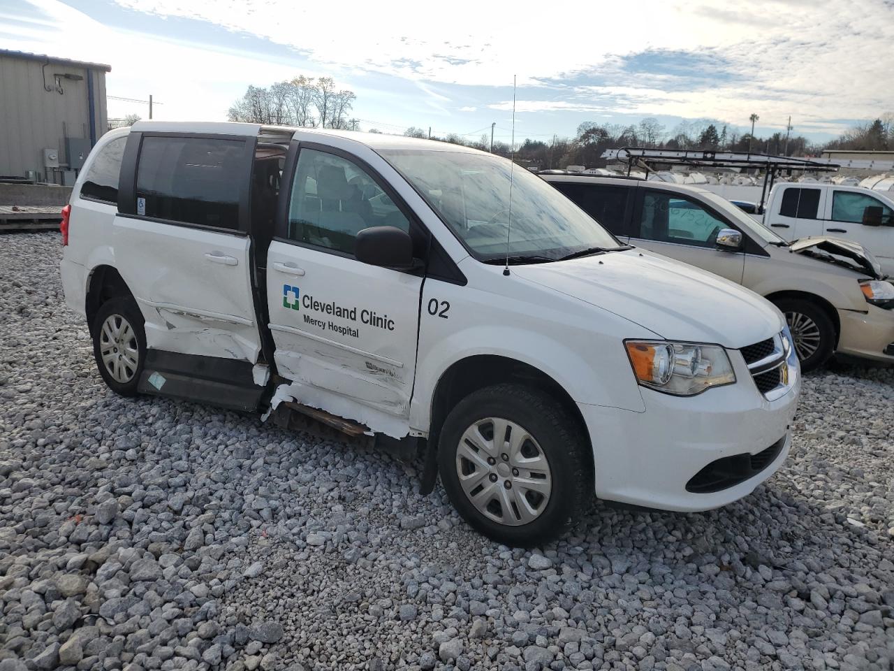 Photo 3 VIN: 2C7WDGBG0HR784069 - DODGE CARAVAN 