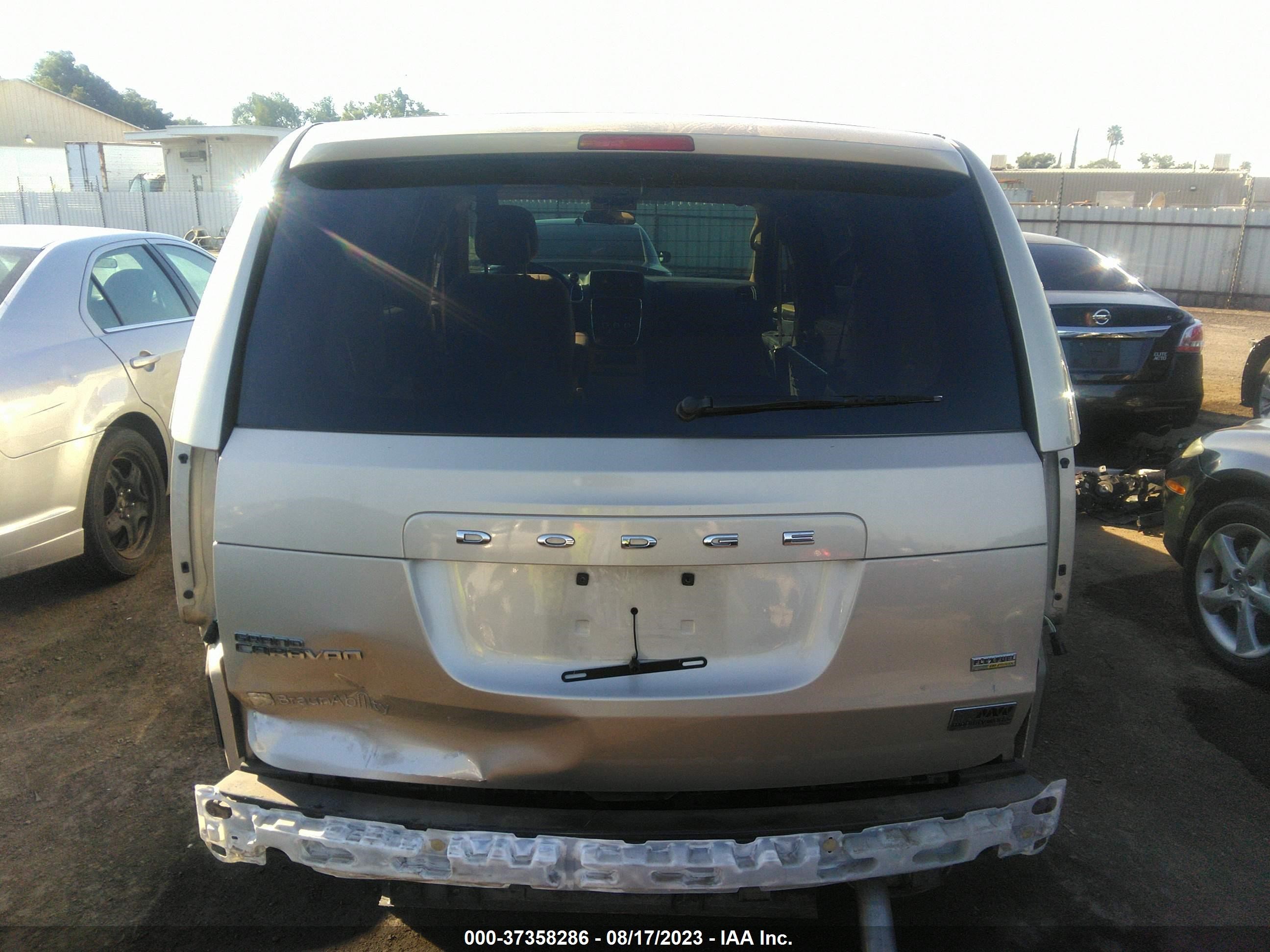 Photo 16 VIN: 2C7WDGBG4ER469917 - DODGE CARAVAN 