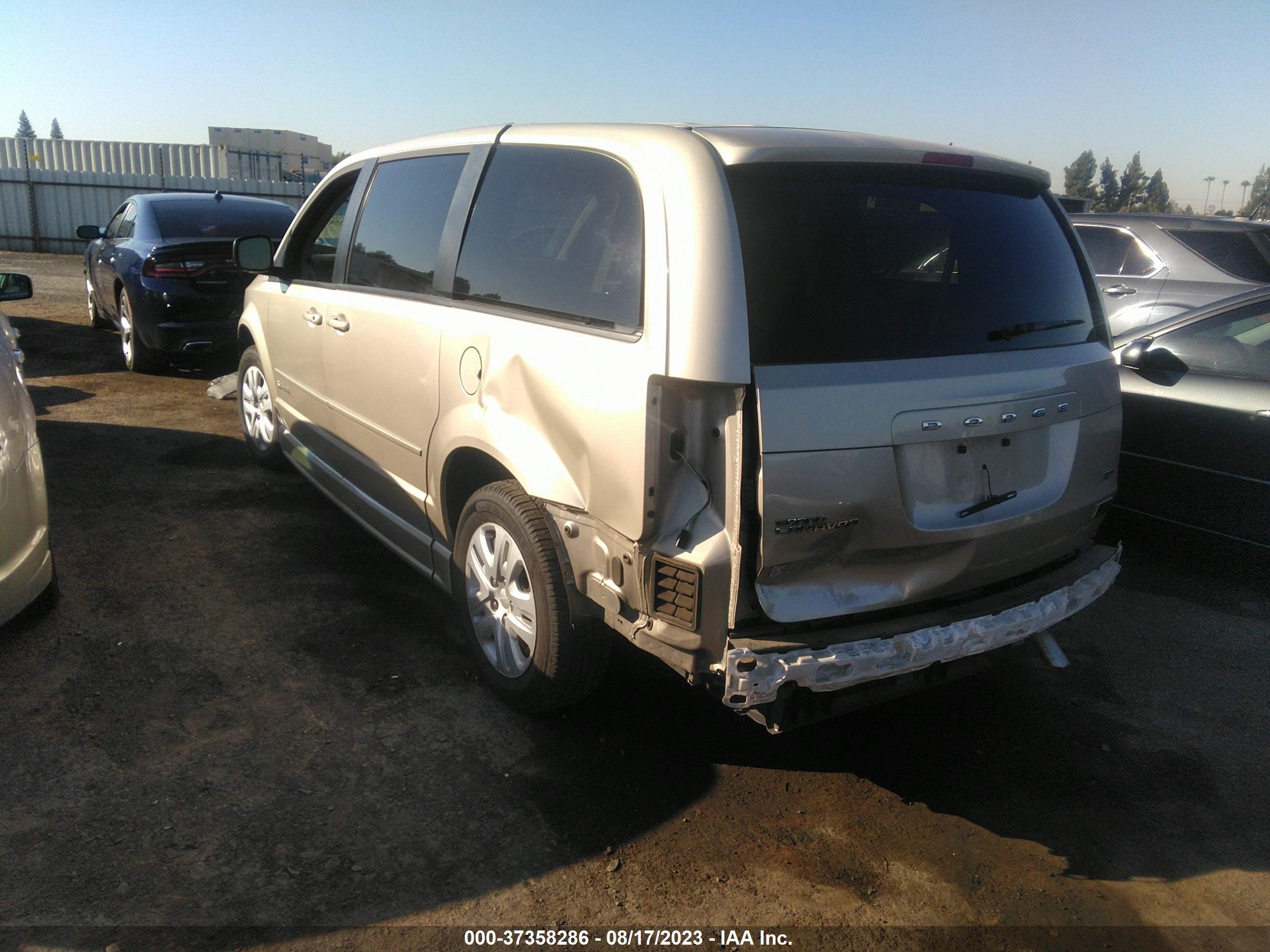 Photo 2 VIN: 2C7WDGBG4ER469917 - DODGE CARAVAN 