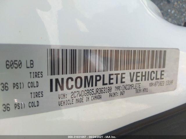 Photo 8 VIN: 2C7WDGBG5JR363180 - DODGE GRAND CARAVAN 