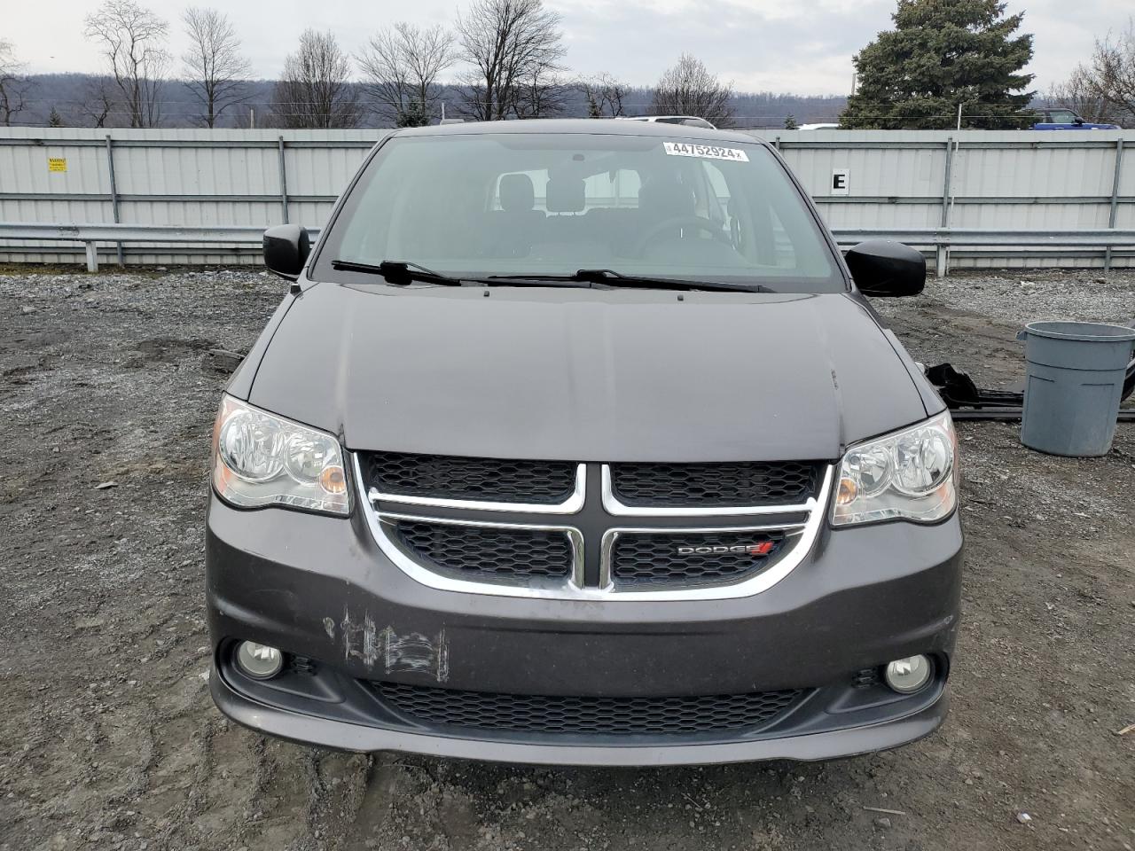 Photo 4 VIN: 2C7WDGCG1JR218619 - DODGE CARAVAN 