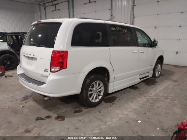 Photo 3 VIN: 2C7WDGCG2JR218788 - DODGE GRAND CARAVAN 