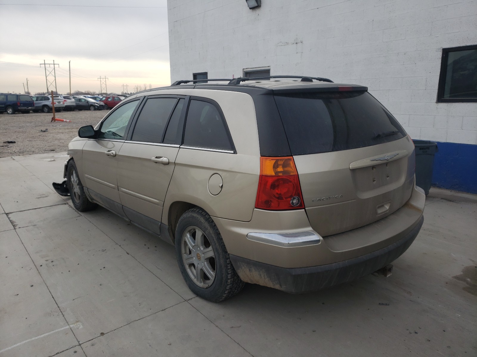 Photo 2 VIN: 2C8GF68414R375705 - CHRYSLER PACIFICA 