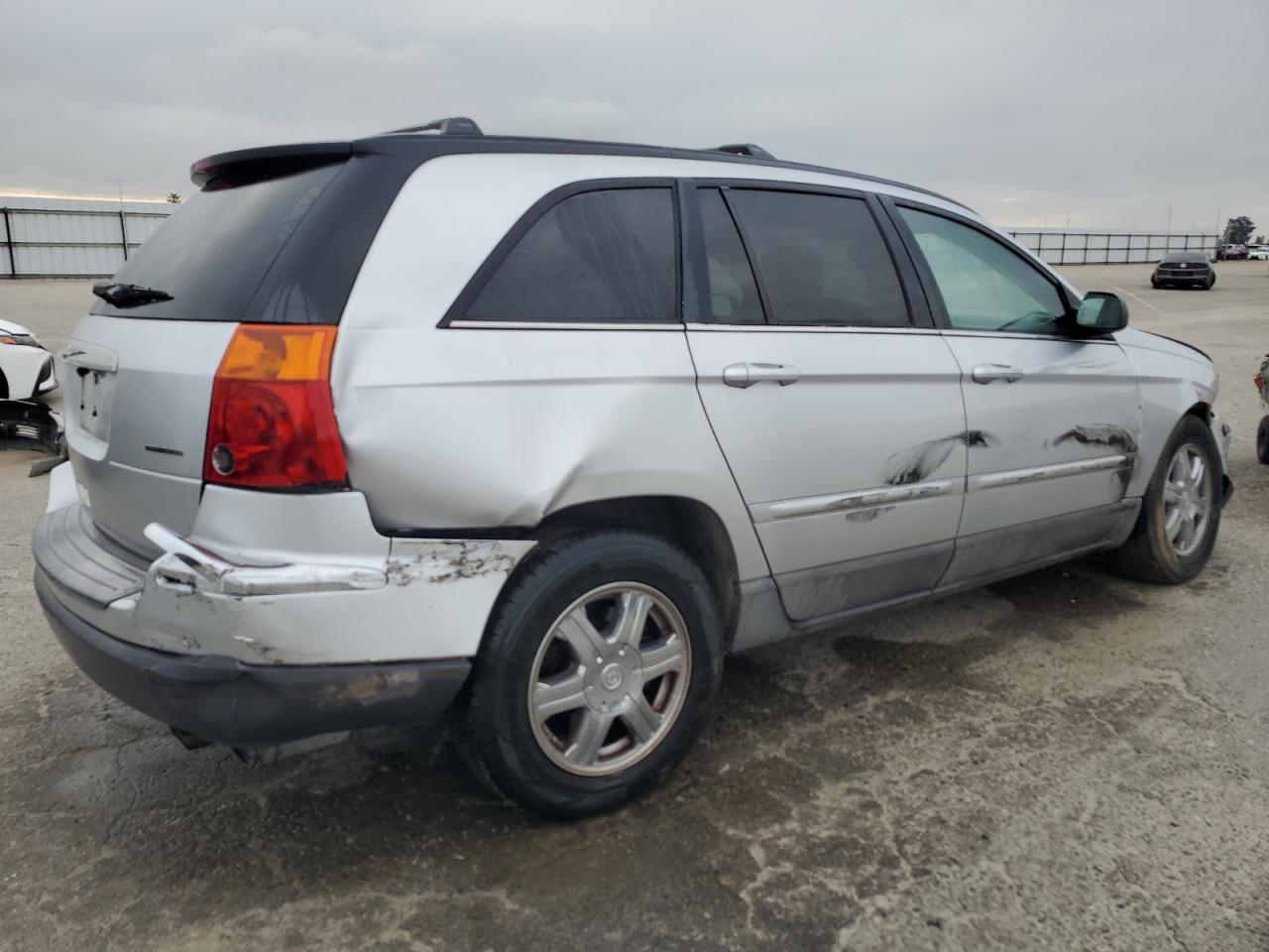 Photo 2 VIN: 2C8GF68424R638381 - CHRYSLER PACIFICA 